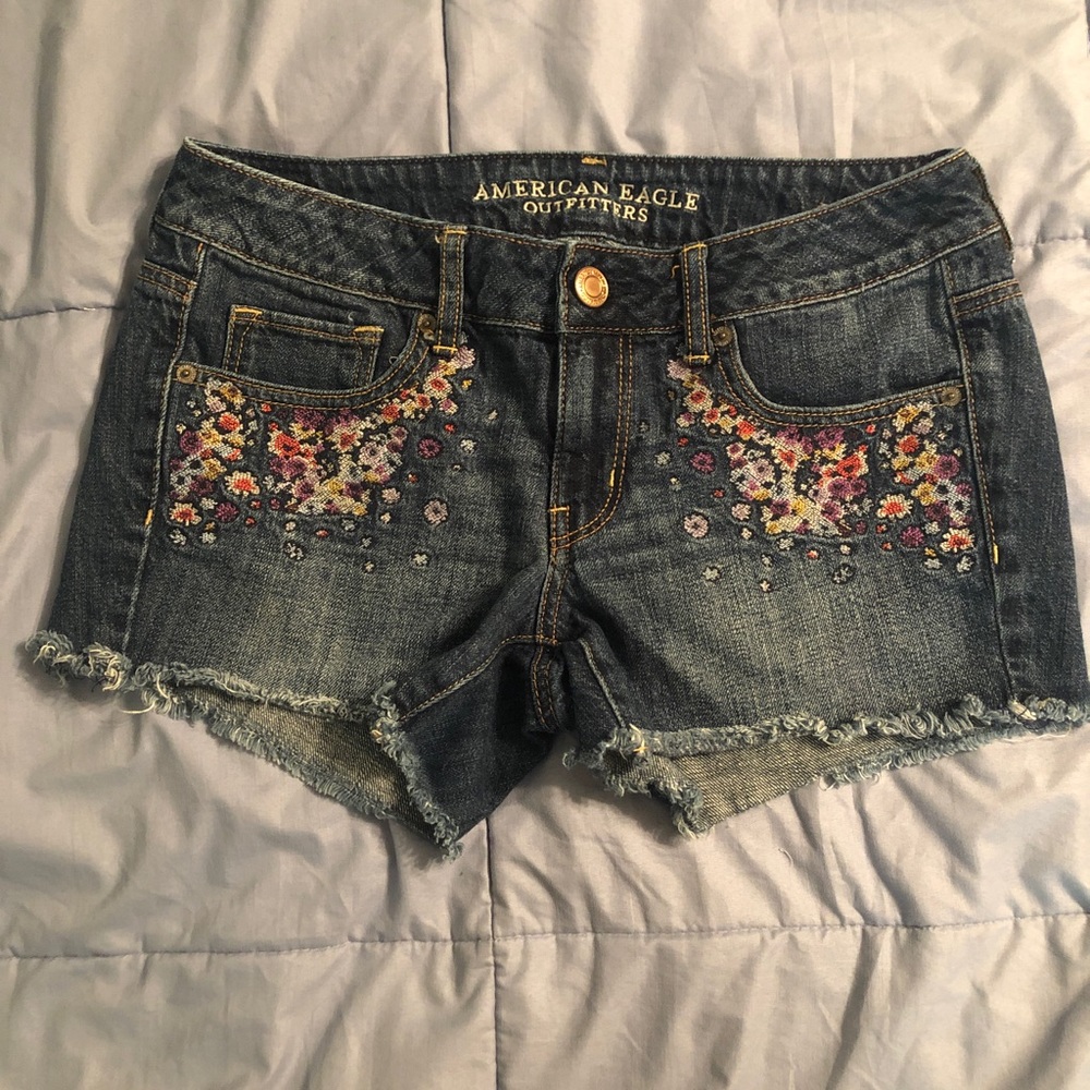 American Eagle floral embroidery shorts